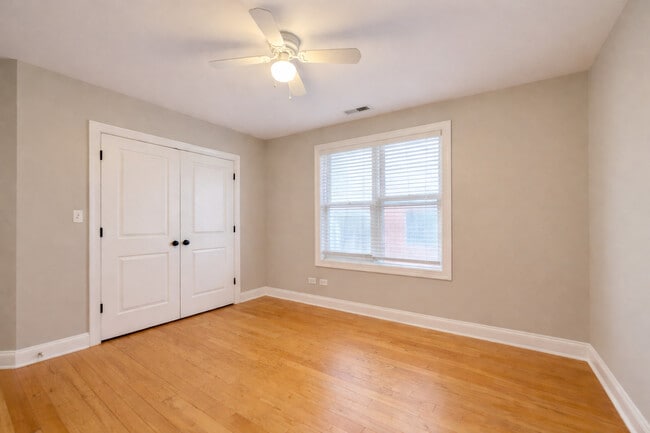 Building Photo - 6621-23 S Ingleside Ave