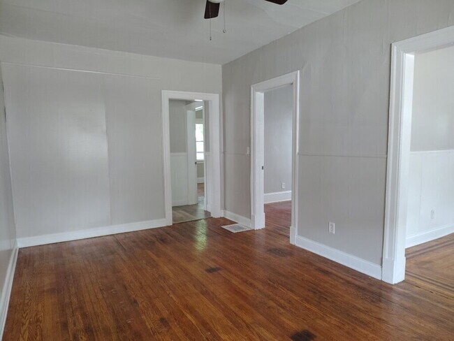 Building Photo - 1334 W 89th St