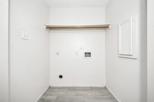 Building Photo - 10217 Teneha Dr