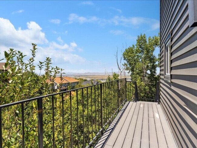 Building Photo - North Salt Lake Amazing 6 bed 3.5 bath family home