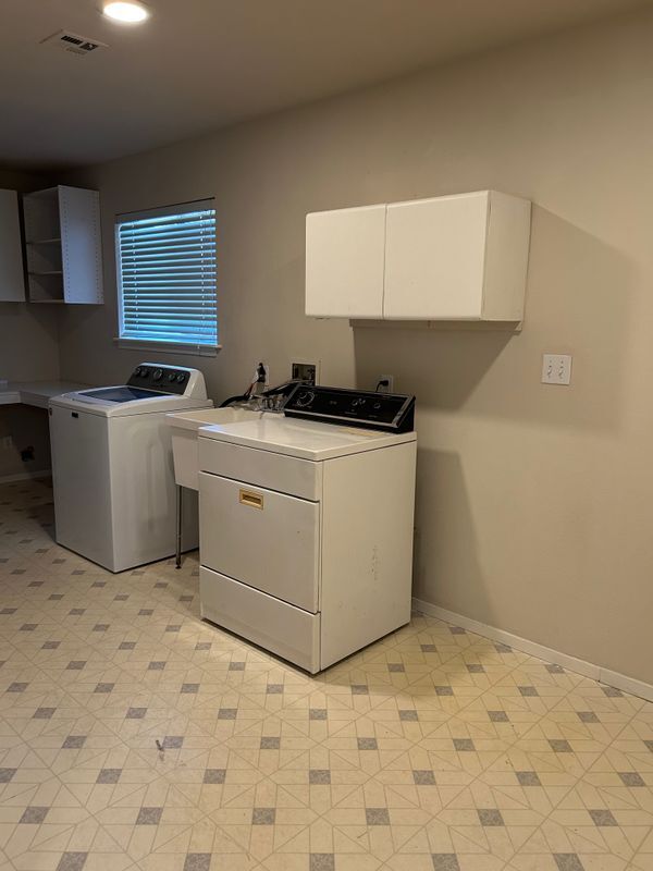 Building Photo - 399 Jaycee Dr