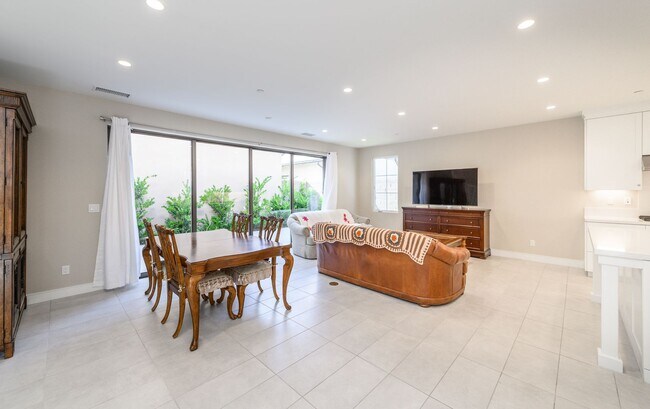 Building Photo - 3bedroom/3 bath/Gated Orchard Hill/Detached House for rent