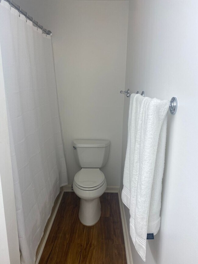 Building Photo - Marina Pointe One Bedroom Unit