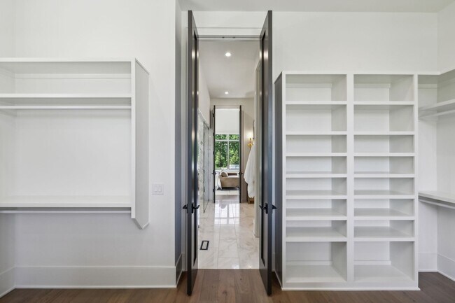 Building Photo - 8104 Turning Pt Dr