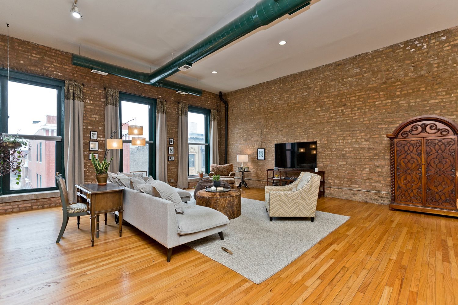 Building Photo - 1470 N Milwaukee Ave