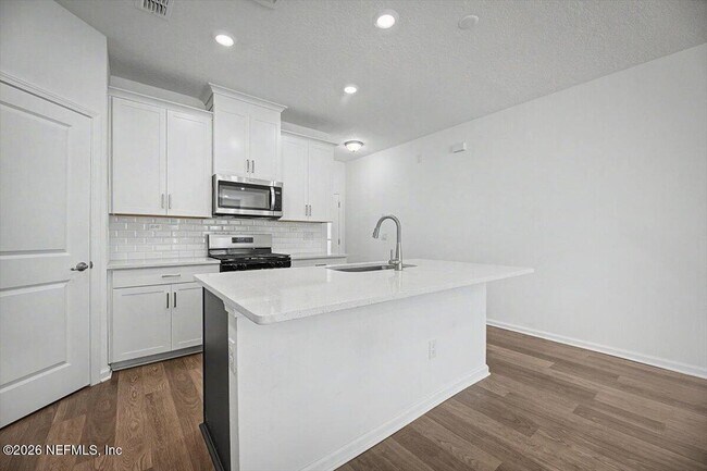 Building Photo - 61 Mellowood Ln