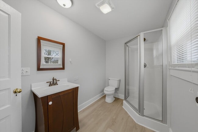 Building Photo - 401 E Oak Hill Ave