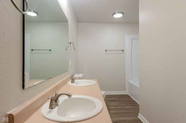 Building Photo - 6412 Pemboke Ct