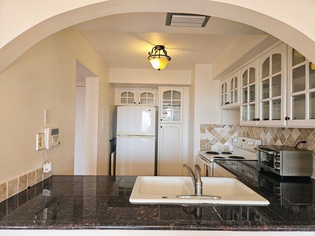 Building Photo - 6218 Palma Del Mar Blvd S