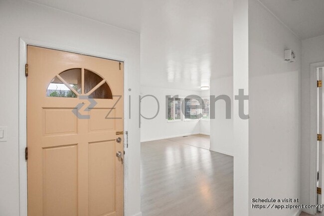 Building Photo - 836 El Camino Real