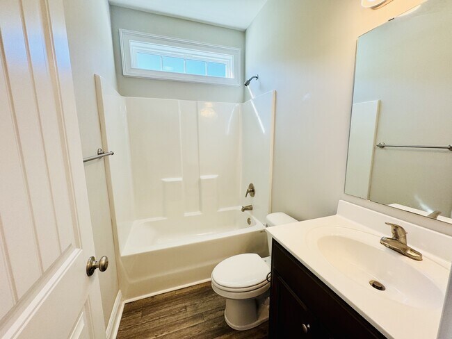 Building Photo - 211 Copperwood Lp