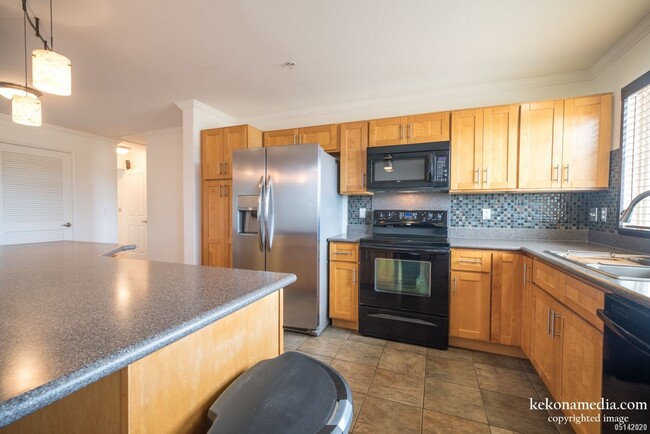 Building Photo - Immaculate, Move In Ready, Fully Upgraded,...