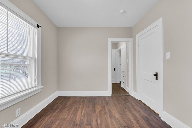 Building Photo - 9609 Sladden Ave