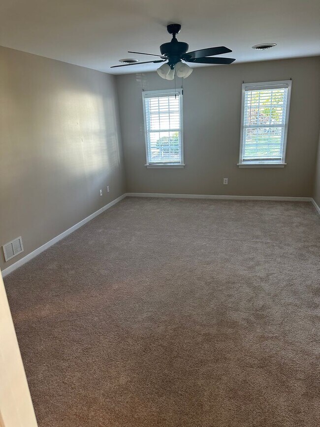 Building Photo - 3000 Sandy Bluff Pl