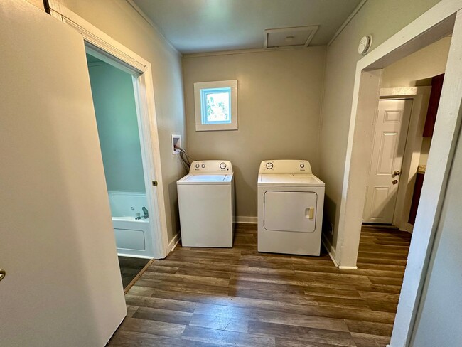 Building Photo - The High Street Charmer