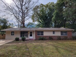 Building Photo - 515 Tall Pines St