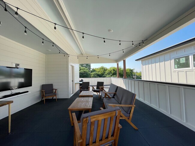 Building Photo - 1348 Slayton St