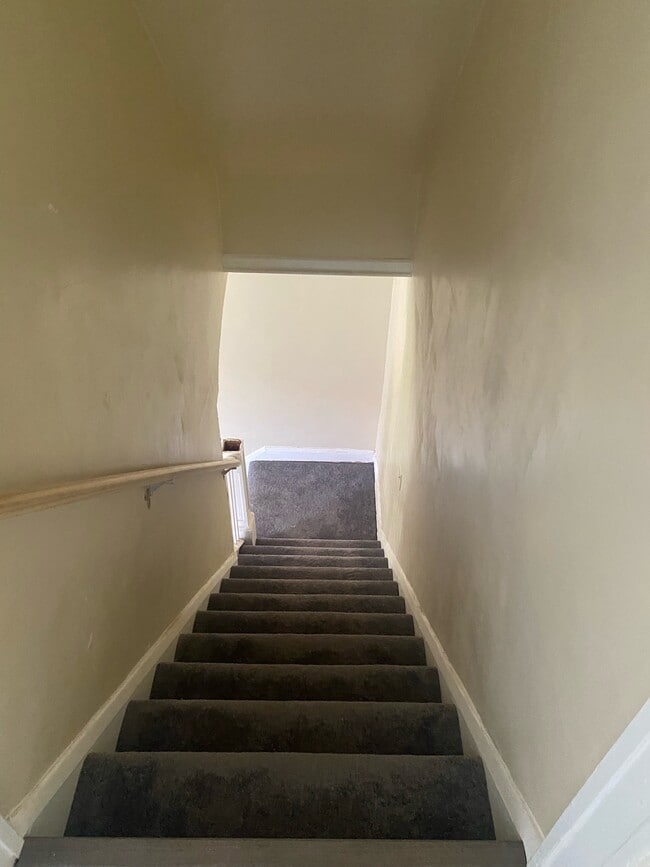 Building Photo - 3117 Chesterfield Ave