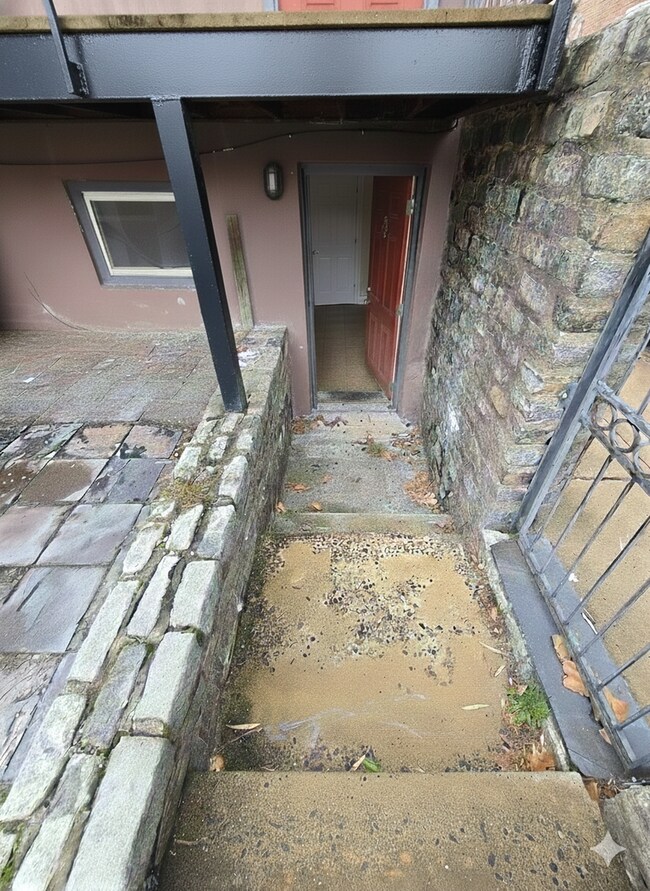 Building Photo - 313 N 34th St