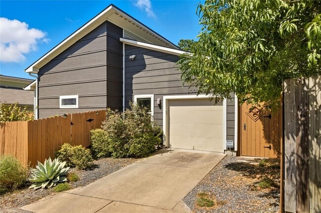 Building Photo - 2007 S L Davis Ave