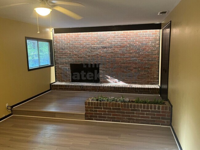 Building Photo - 163 Old Norton Rd