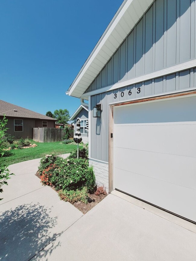 Building Photo - Pre-Leasing: Liberty Place Subdivision - R...