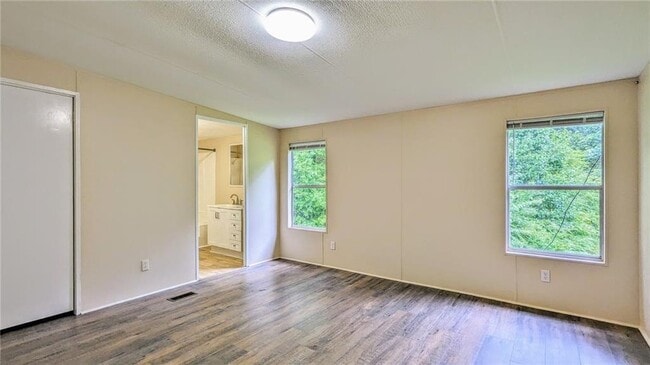 Building Photo - 99 Center Grove Dr