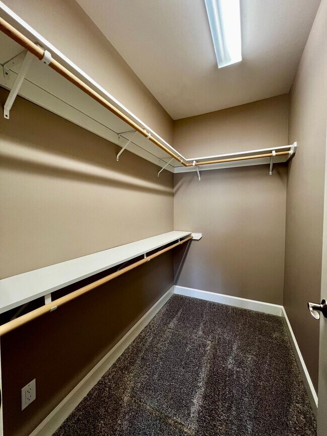 Building Photo - 8819 Kail Dr