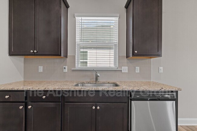 Building Photo - 138 Willow Grove Ln