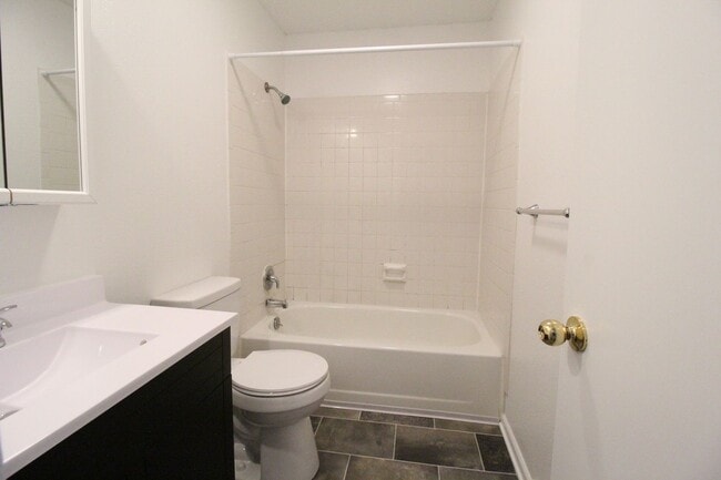 Building Photo - February FREE On This Updated 3 Bedroom 2 Bath Duplex in Olathe