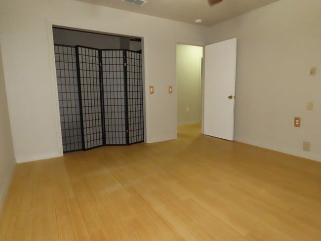 Building Photo - Country Living-City Close! 3 Bedroom, 2 Ba...