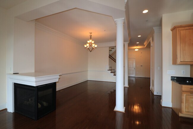 Building Photo - SHORT TERM LEASE AVAILABLE -- Luxury TH in Bethesda - 4 bed + 3.5 ba - Elevator TH in Gated commu...