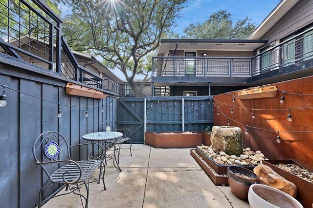 Building Photo - 10203 Regal Oaks Dr