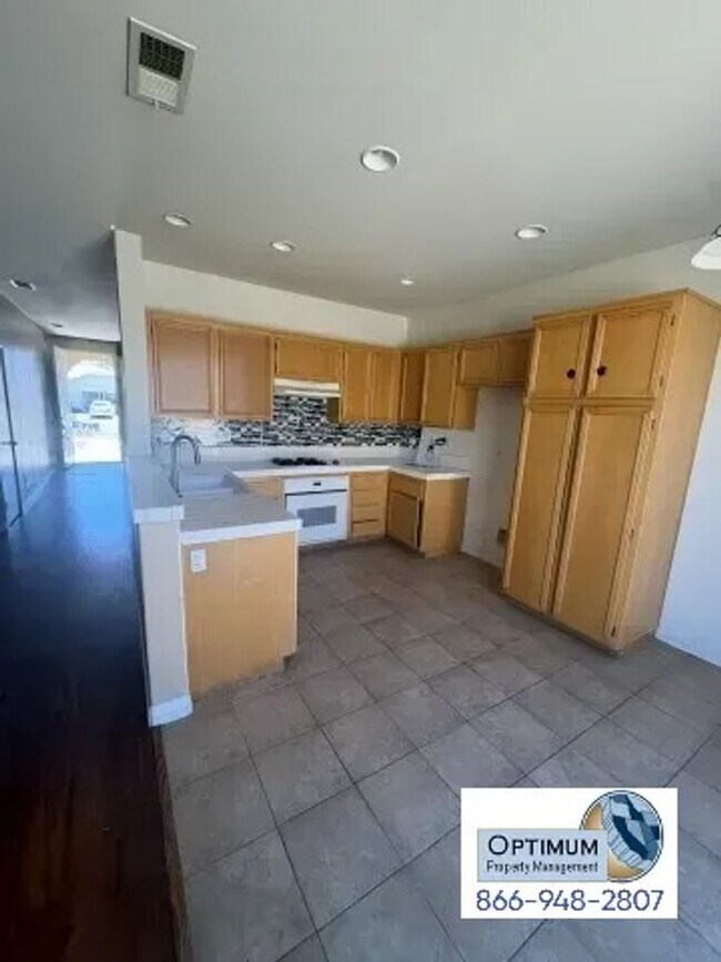 Building Photo - 12654 Meadow St