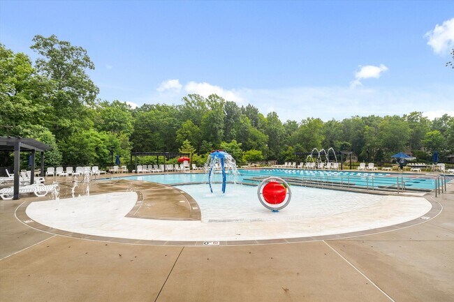 Building Photo - 4107 Lakeview Pkwy