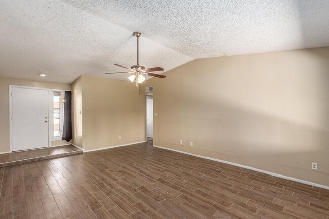 Building Photo - 2113 N Los Altos Dr