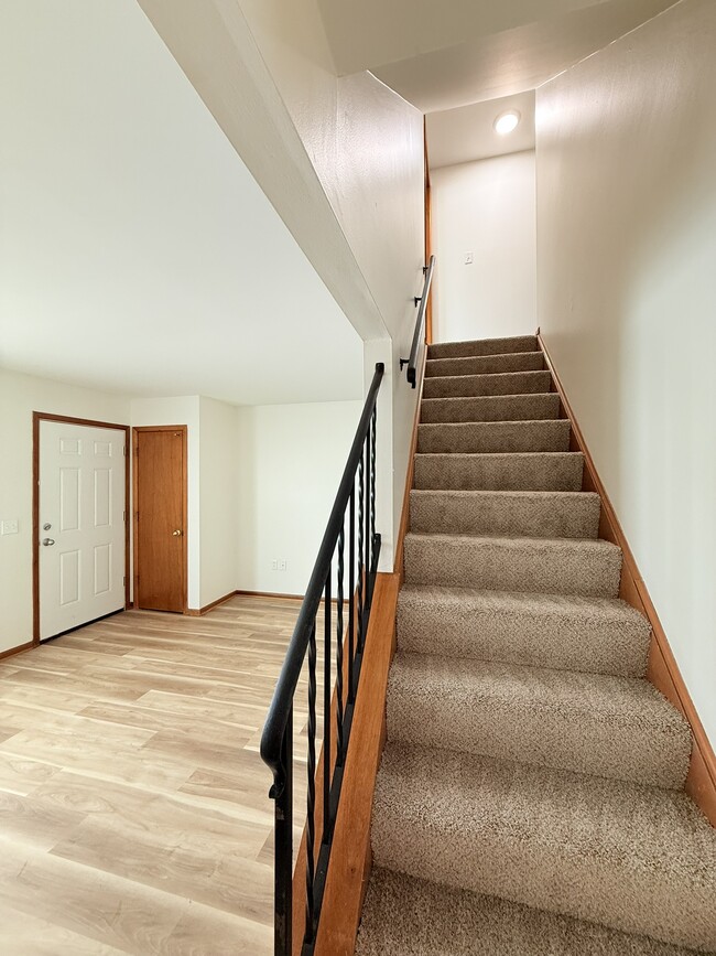 Building Photo - 20 Eastgate Ave W