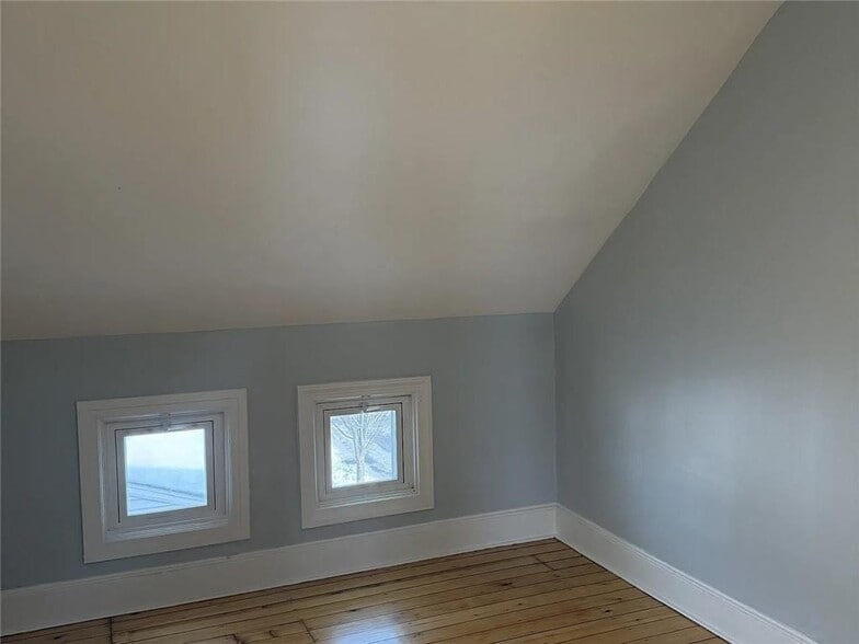 Building Photo - 16 Tecumseh St