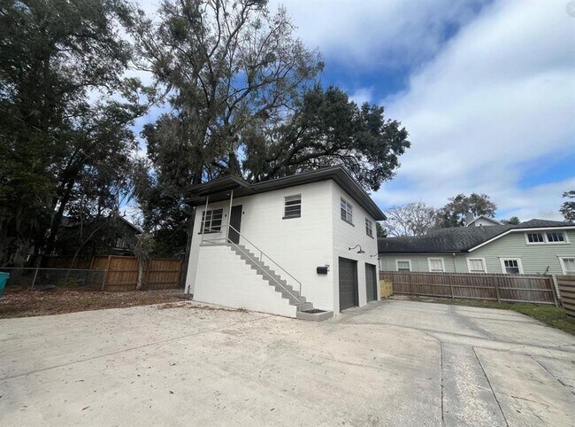 Building Photo - 1315 E Central Blvd