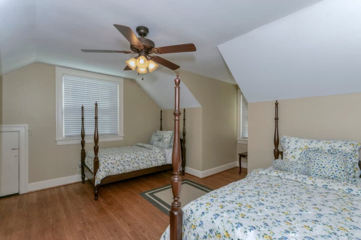 Building Photo - 1416 S Dixon Dr