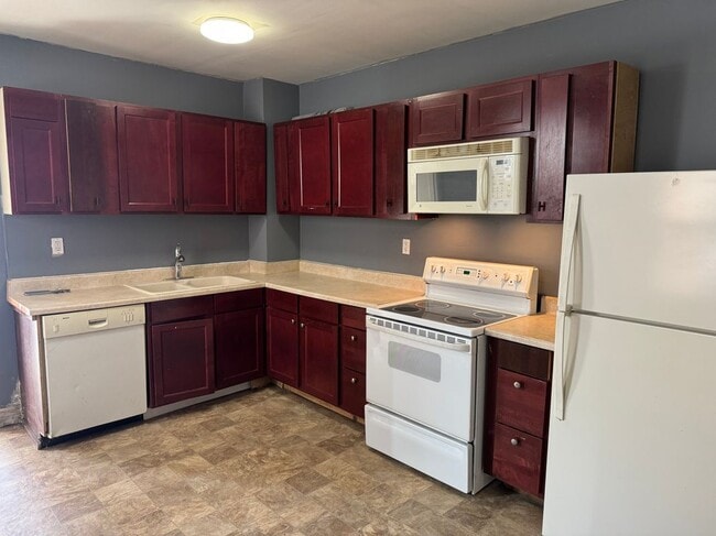 Building Photo - 306 W Lincoln Hwy