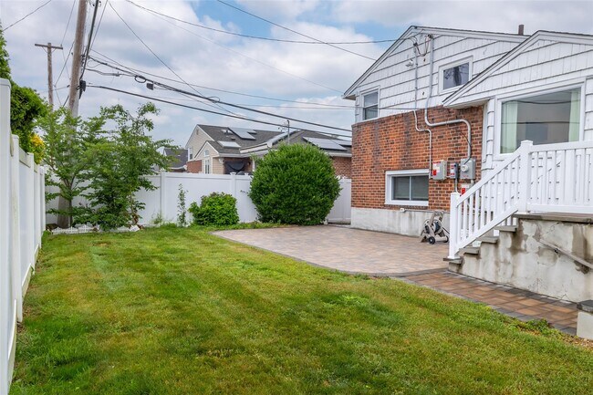 Building Photo - 4100 Meadow Ln