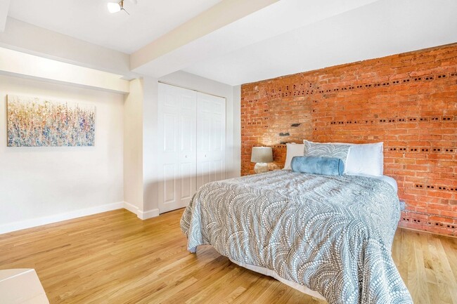 Building Photo - 1439 S Michigan Ave