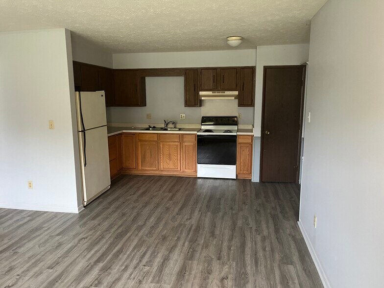 Building Photo - 180 Grand Manor Dr