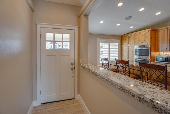 Building Photo - BEAUIFUL RAMBLER IN SOUTHVIEW HEIGHTS
