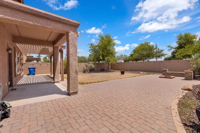 Building Photo - 5725 W Milada Dr