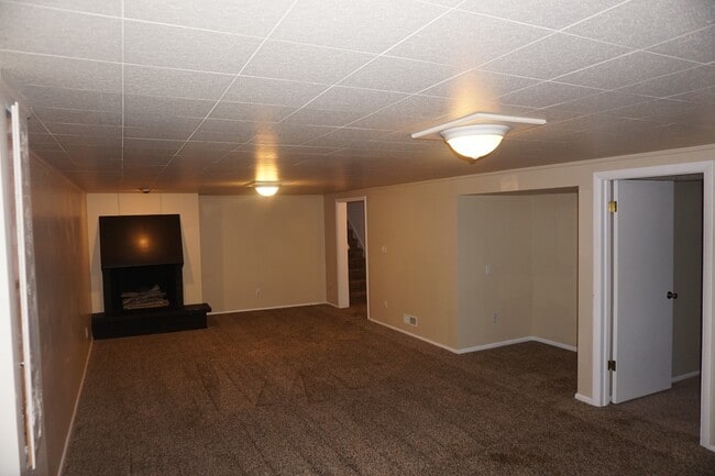 Building Photo - Bountiful 3 Bedroom 2 Bath Home