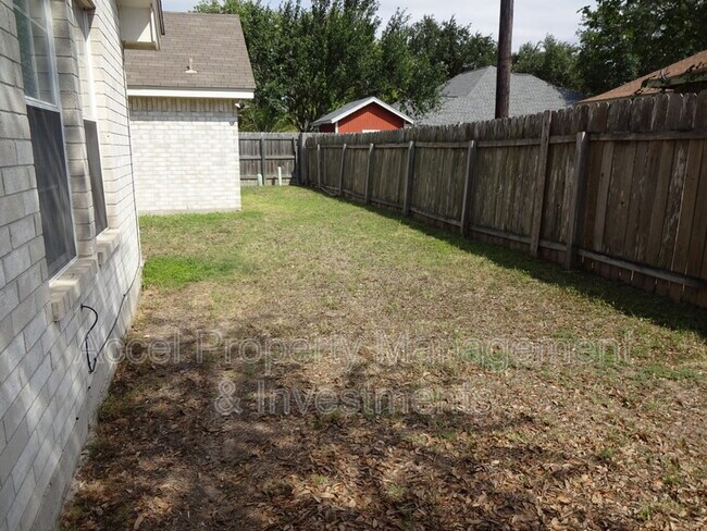 Building Photo - 512 Xanthisma Ave