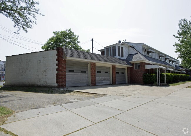 Building Photo - 2 Amherst Rd