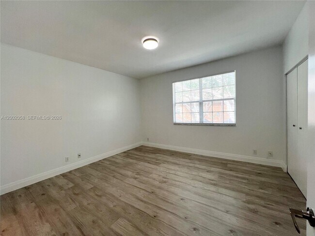 Building Photo - 1524 Coronado Rd